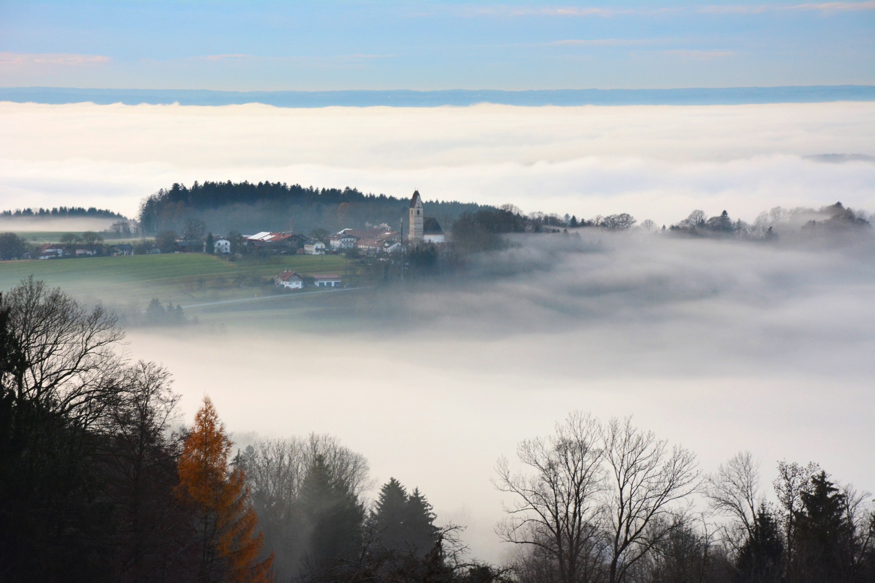 Nebel und Wolkenbänke